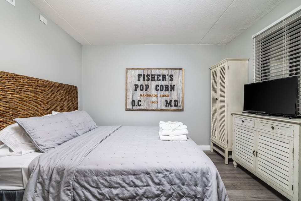 Queen Bedroom