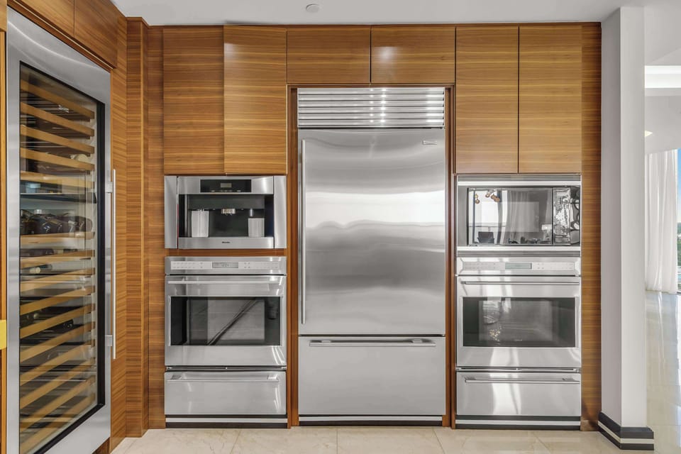 The sophisticated kitchen is well-equipped for an unforgettable stay​