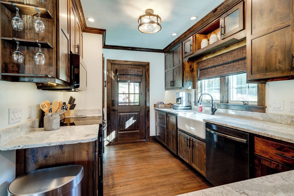 Kitchen | Toaster | Spices | 1st Floor