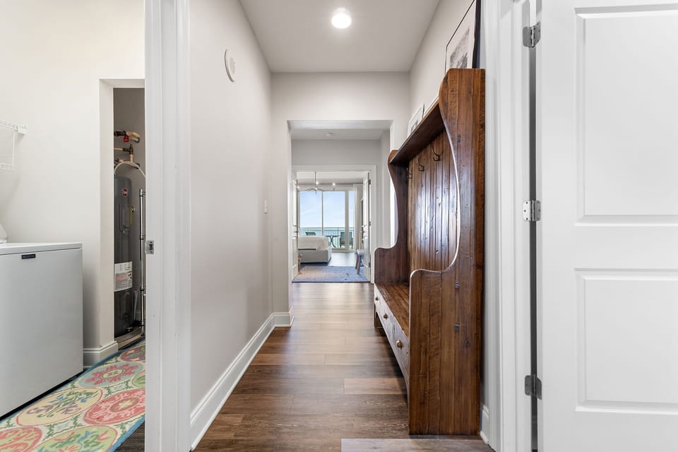 Hall to Guest Rooms