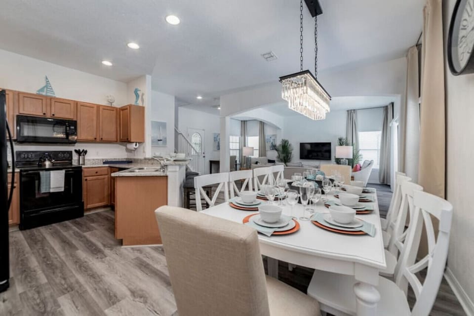 Kitchen + Dining table