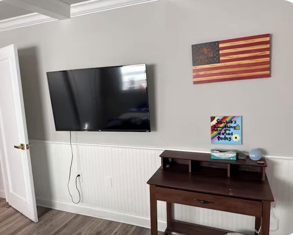 3rd bedroom 50in TV