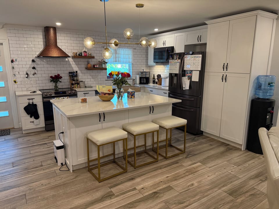 Tuscan Appliances, with nice eat in island