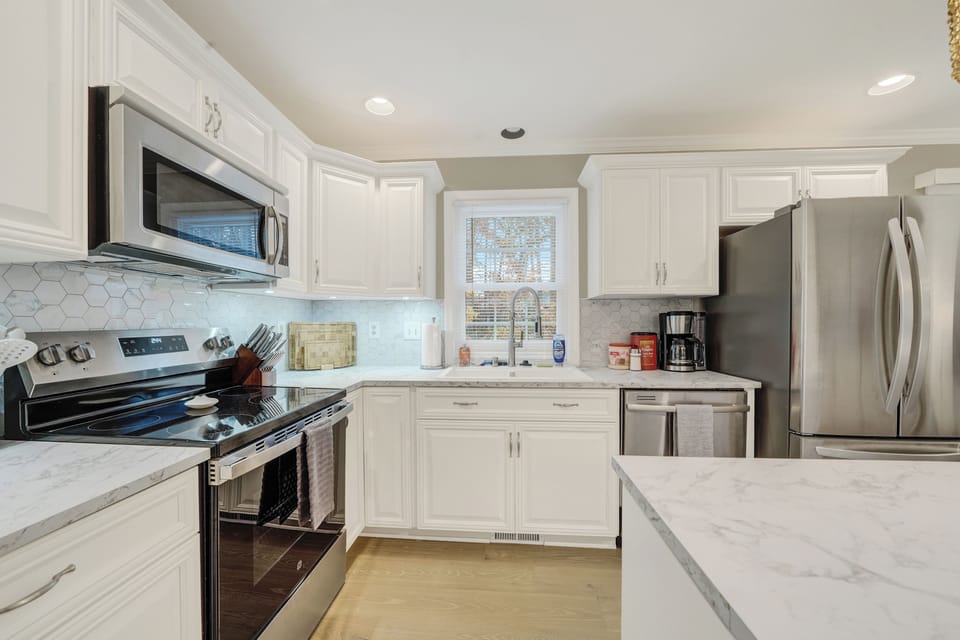 A fully stocked, eat-in kitchen with plenty of storage and an open layout