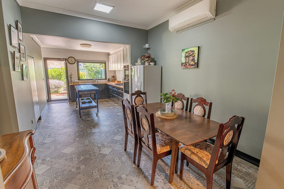 Dining to Kitchen