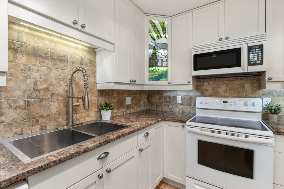 Fully equipped kitchen that makes hosting a breeze.