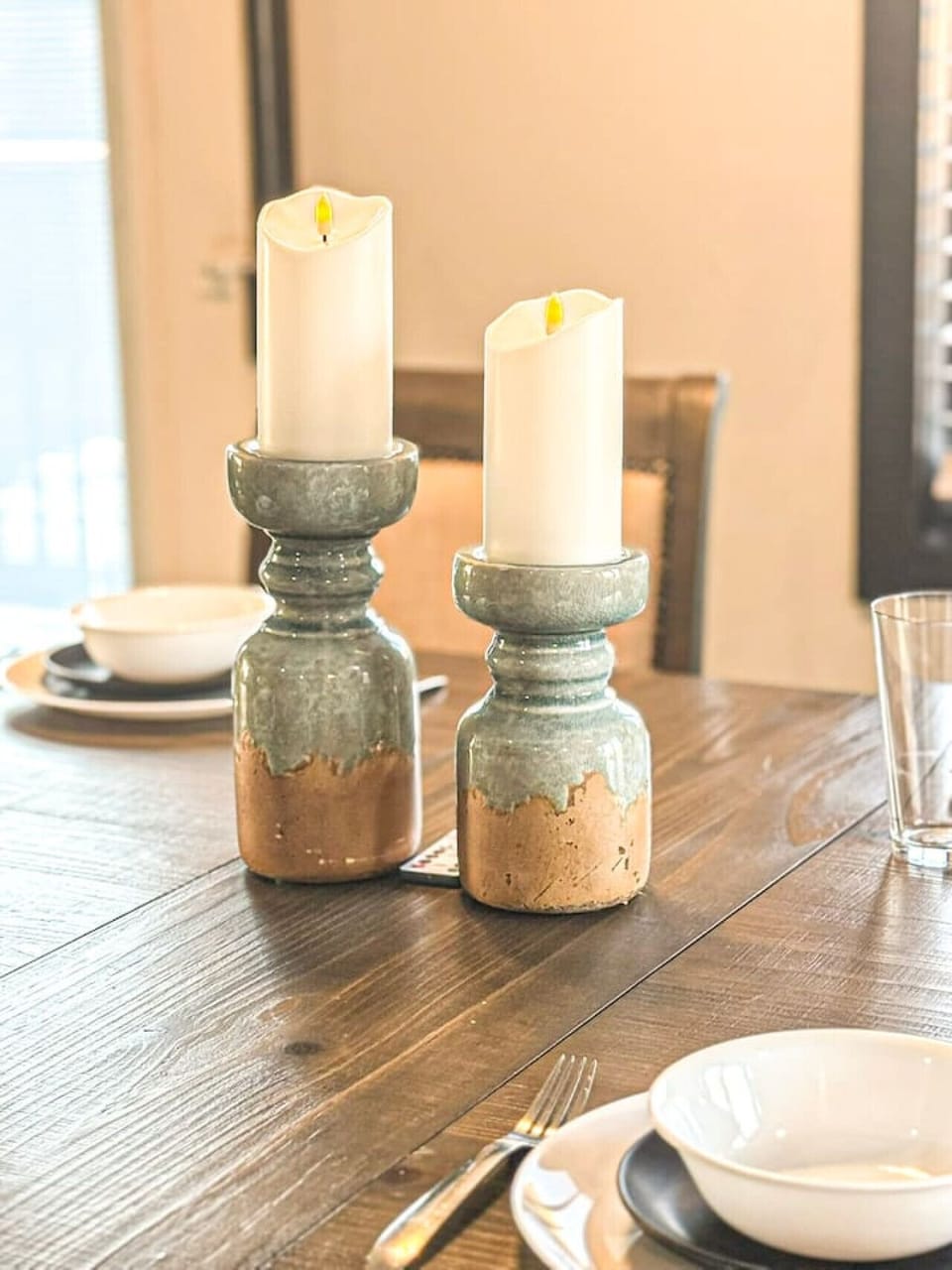 Warm dining setup with rustic table décor.