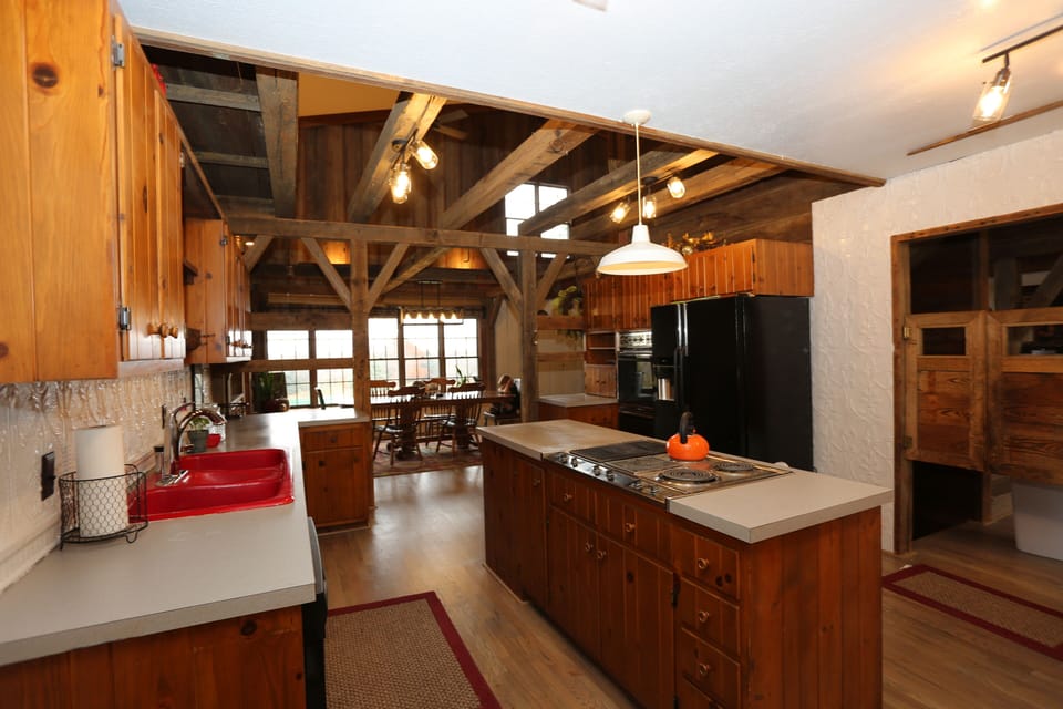 Main level - Kitchen