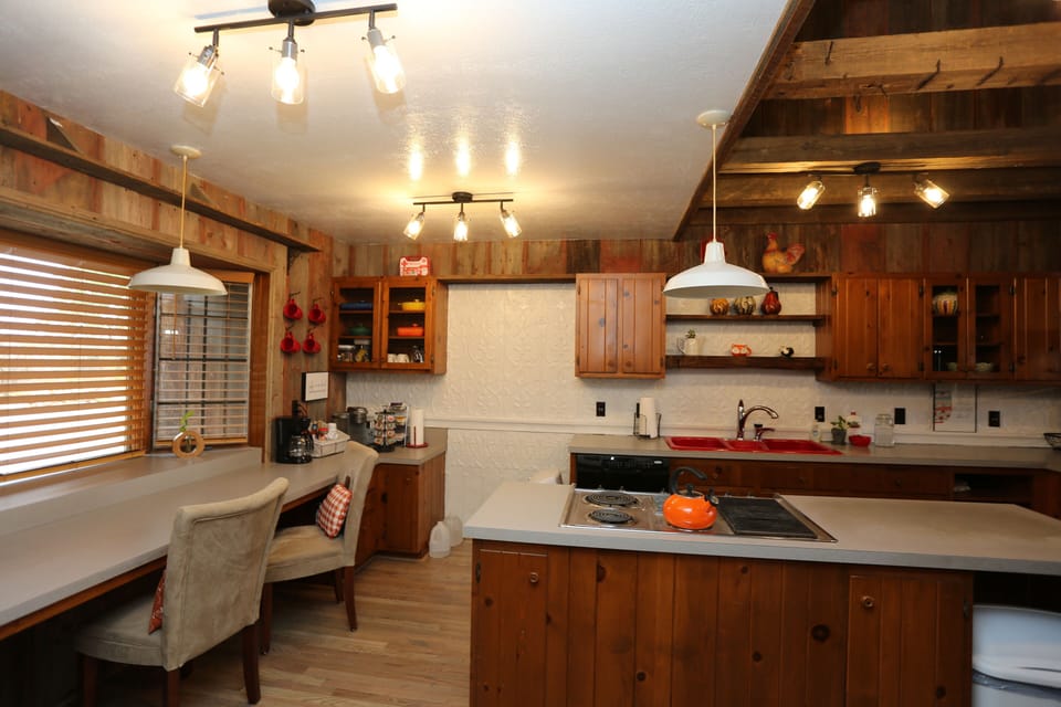 Main level - Kitchen