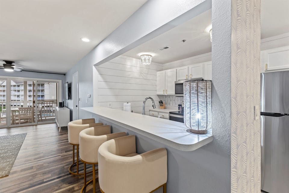 Kitchen & Bar seating