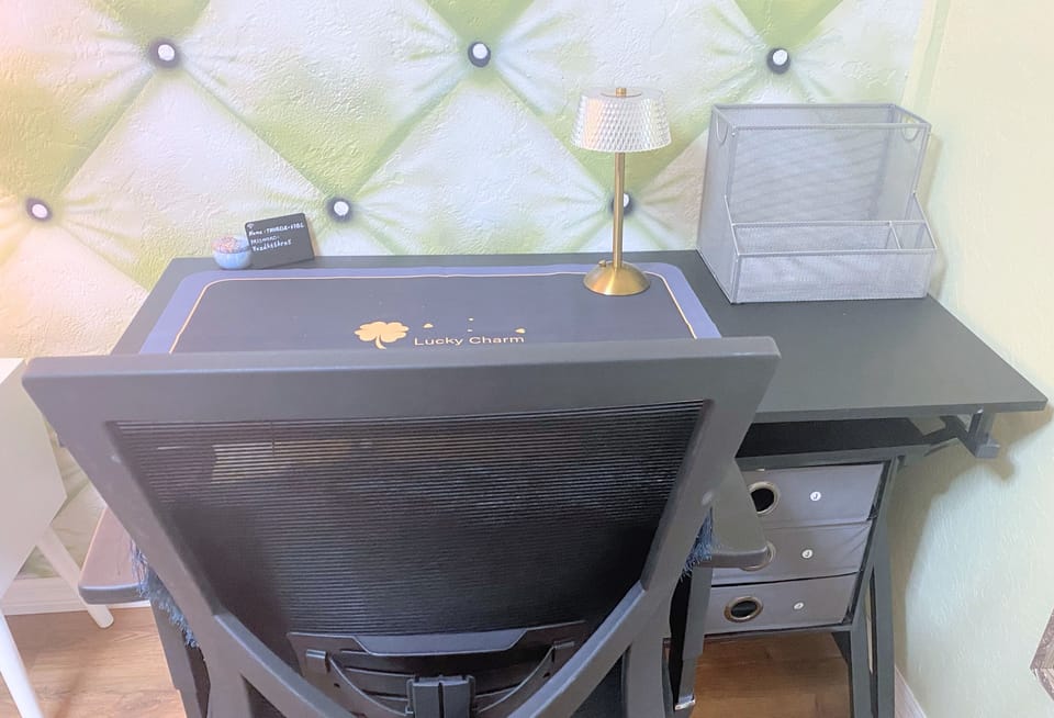 Queen-size bed room（1）