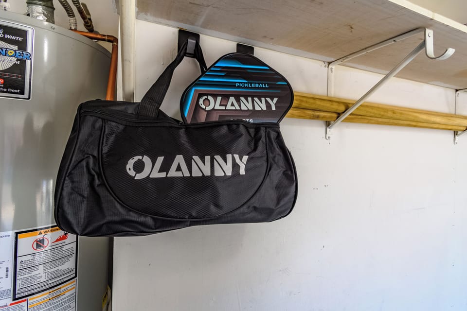 Pickleball supplies (x4 paddles)