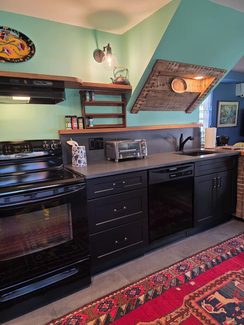 Full size appliances, microwave, toaster oven, air fryer, coffee pot, blender. 