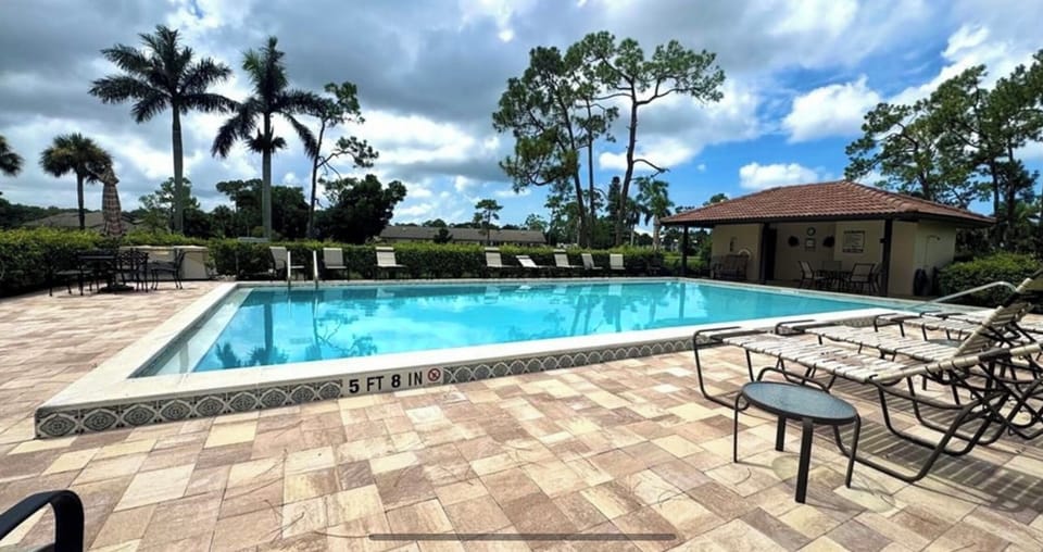 Heated swimming pool, perfect for laps