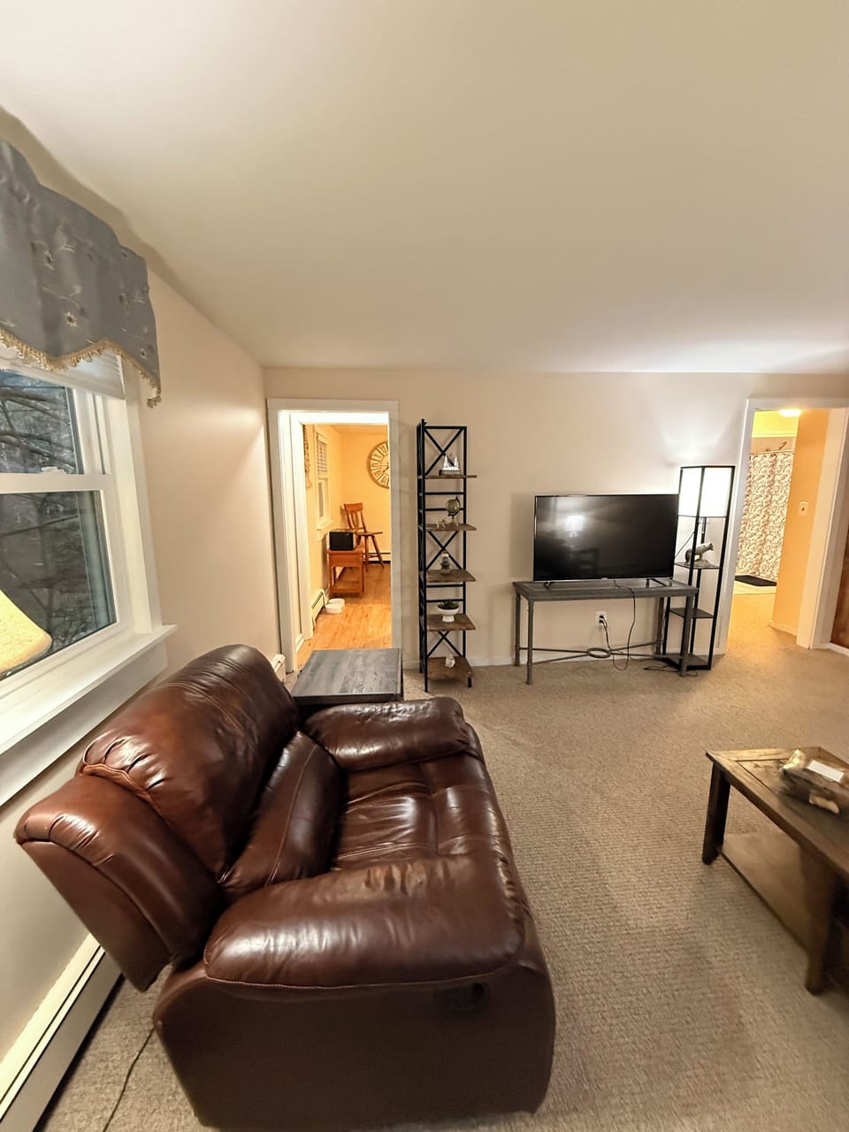 Cozy apartment for rent next to plymouth, NH
