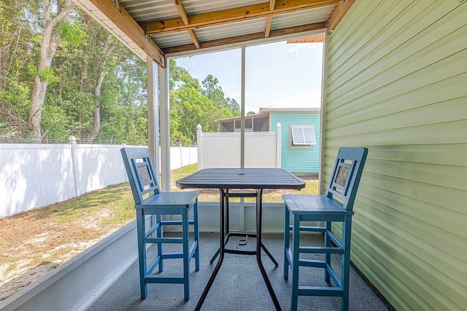 Screened Porch: Enjoy breezy mornings at this charming spot, perfect for coffee and conversation!