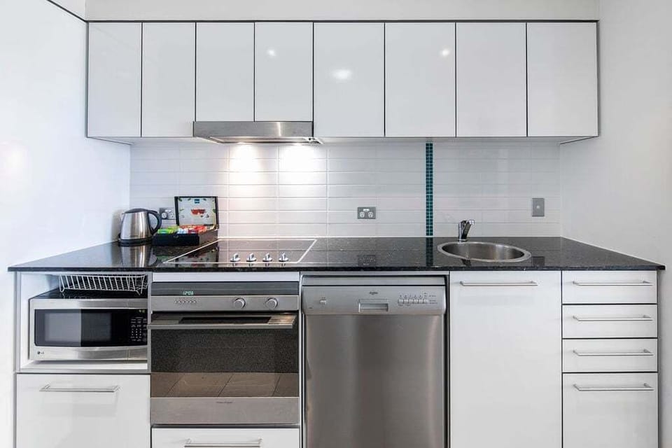 Everything you need to cook and dine comfortably.