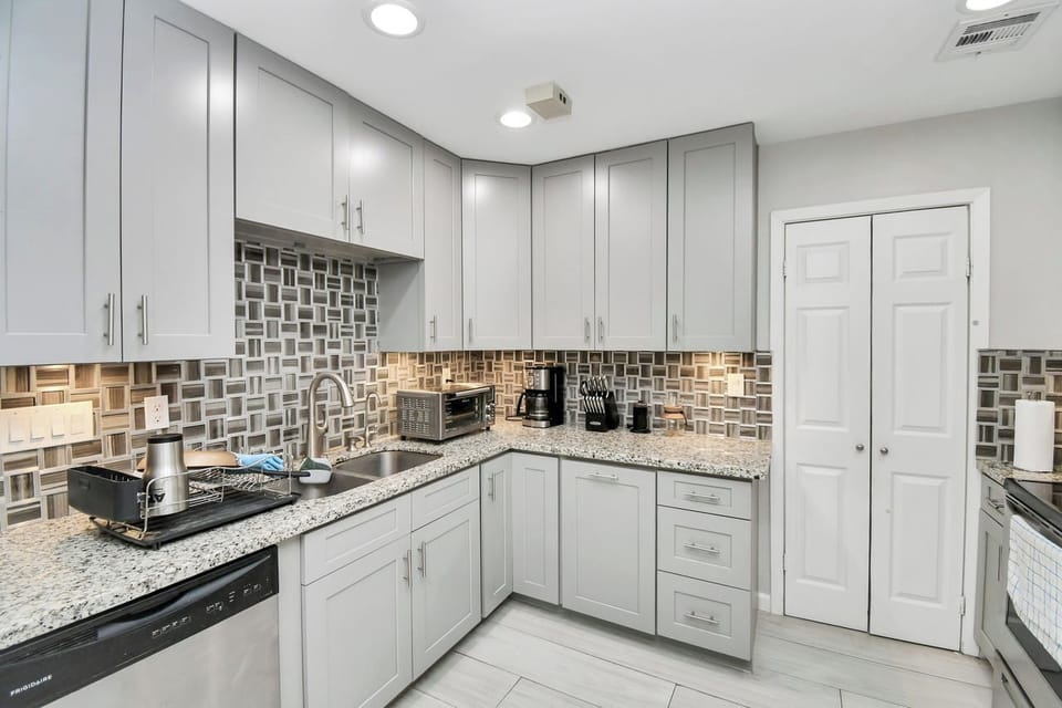 Full Renovated kitchen with everything you need