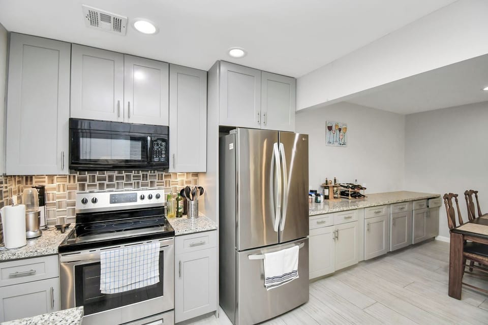 Full Renovated kitchen with everything you need