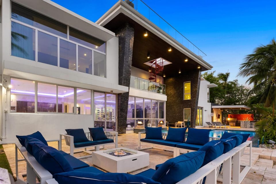 Spacious outdoor living room ample seating ideal for large family groups.