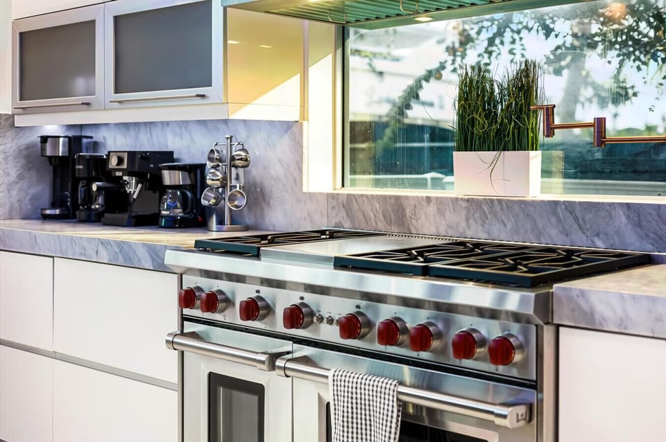 Commercial grade stove top six burners ideal for holiday meal prep family.
