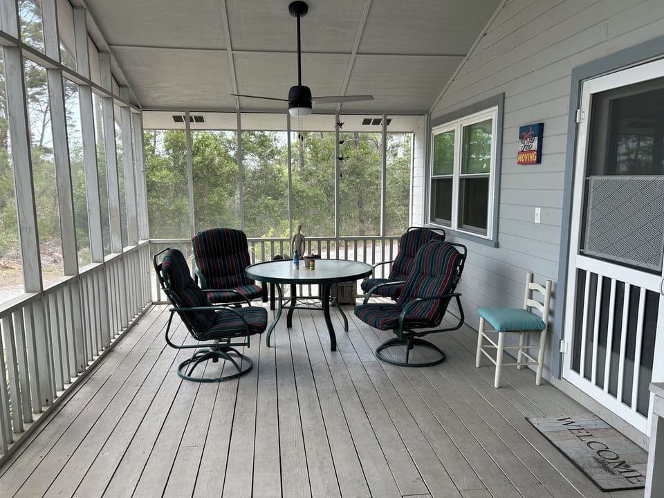 Screened-in Porch