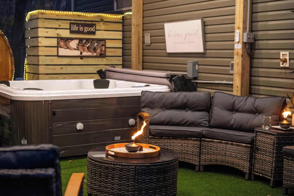 Indoor spa tub