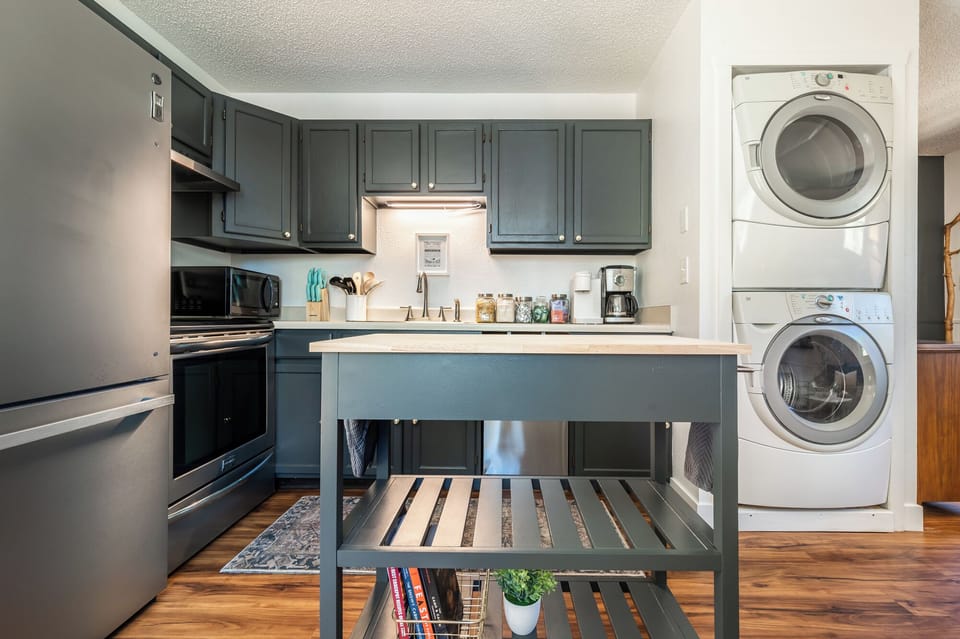 Enjoy mountain mornings & homemade dinners made easy!