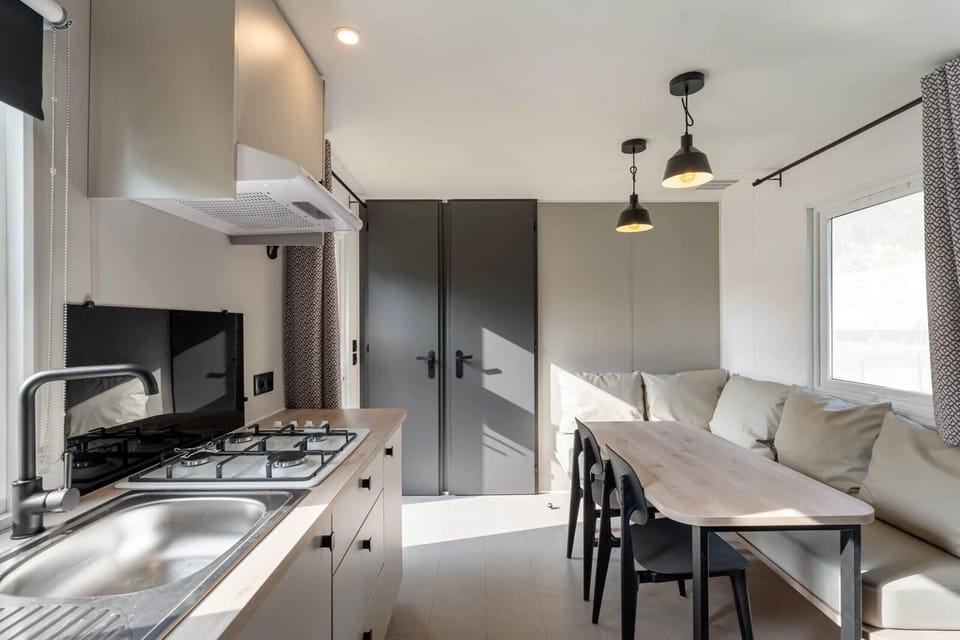 Camping Papillon Bouillon - Comfort 235 - dining room