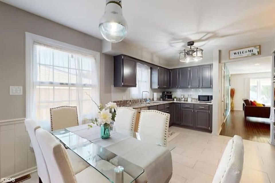 Convenient open space for cooking and enjoying meals