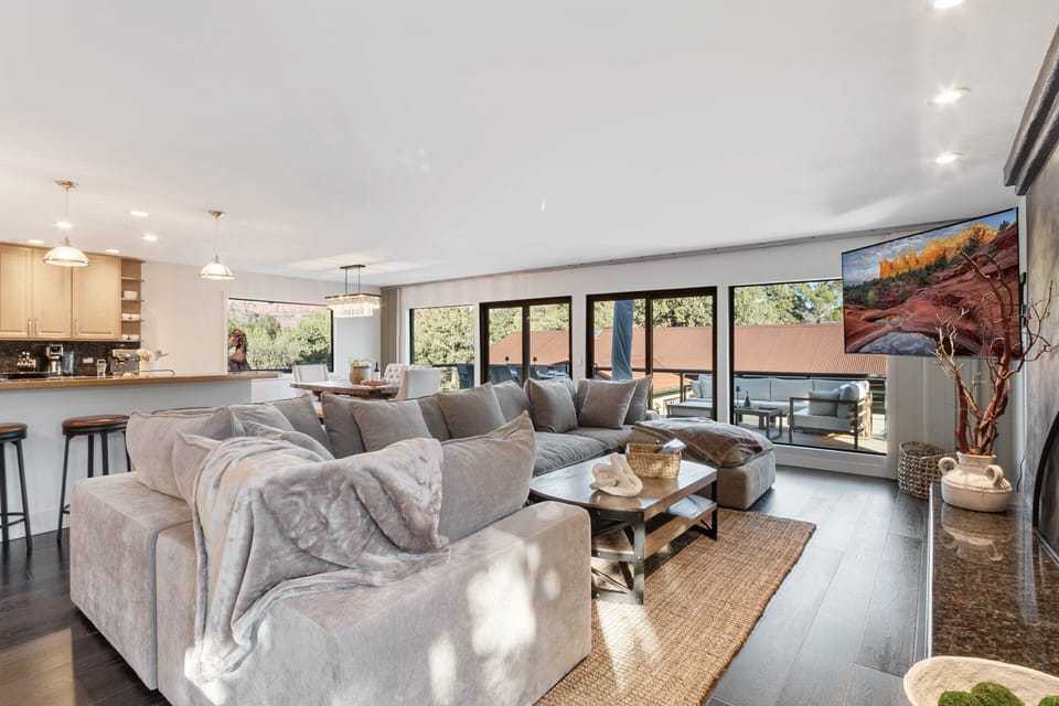 Living Room (Main)