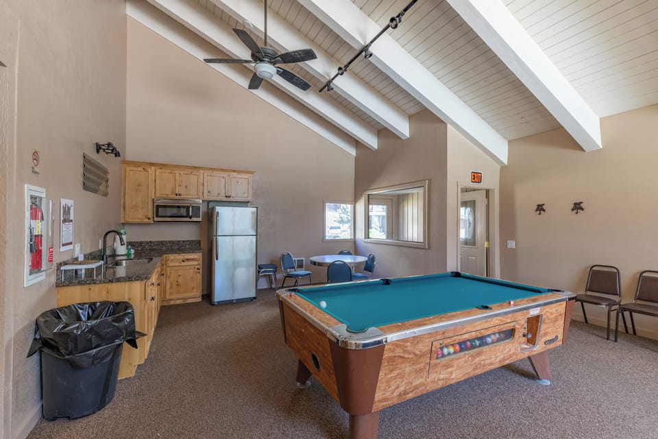 Enjoy the game lounge, sauna, and full bath before check-in or after check out.