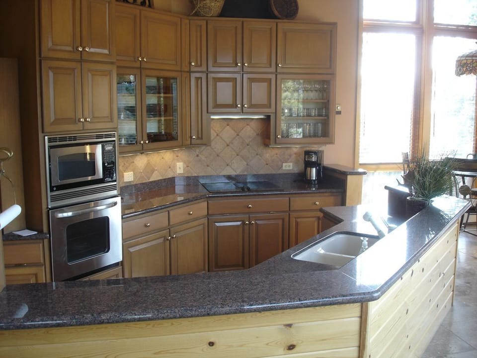 Full kitchen