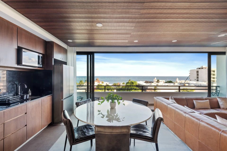 Fully equipped kitchen with modern finishes and dining area