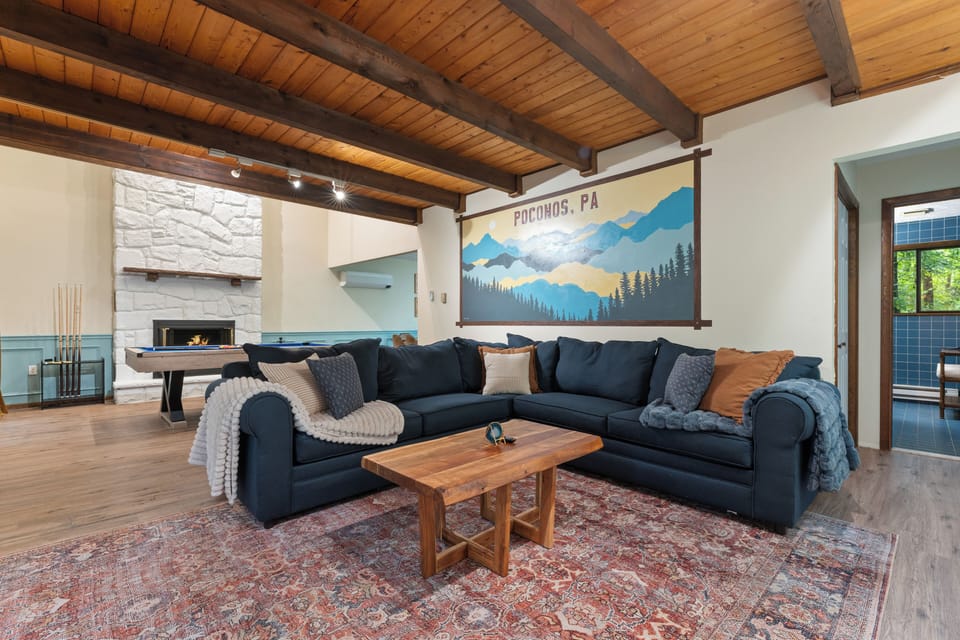 Welcome to the Poconos! Open concept main living area-perfect for groups.
