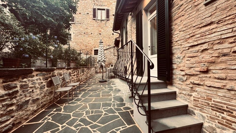 Balcony / Terrace / Patio, Building Exterior, Outdoor