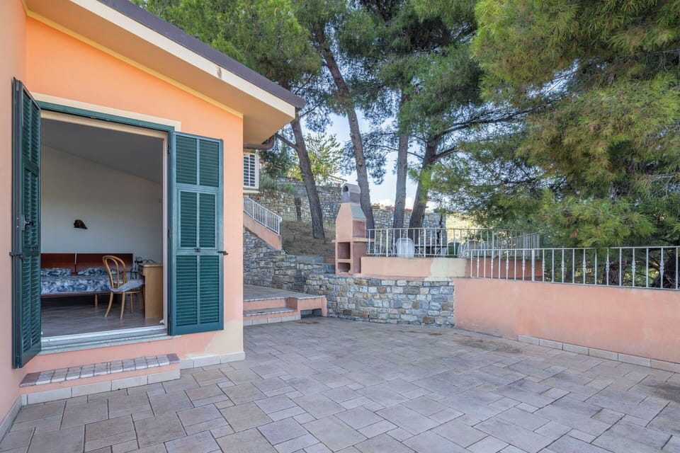 Autumn, Balcony / Terrace / Patio, Main Entrance, Spring, Summer