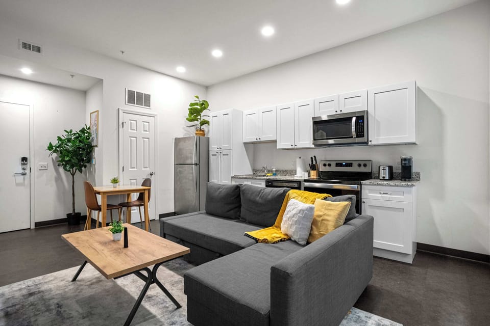 Living and kitchen area 