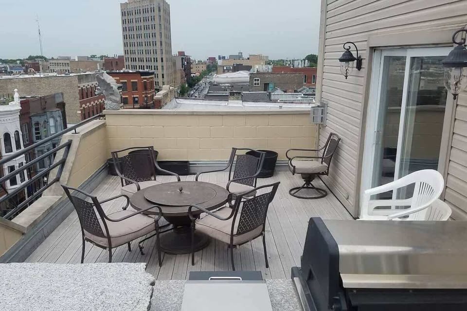 Front Deck with Grill and Firepit!