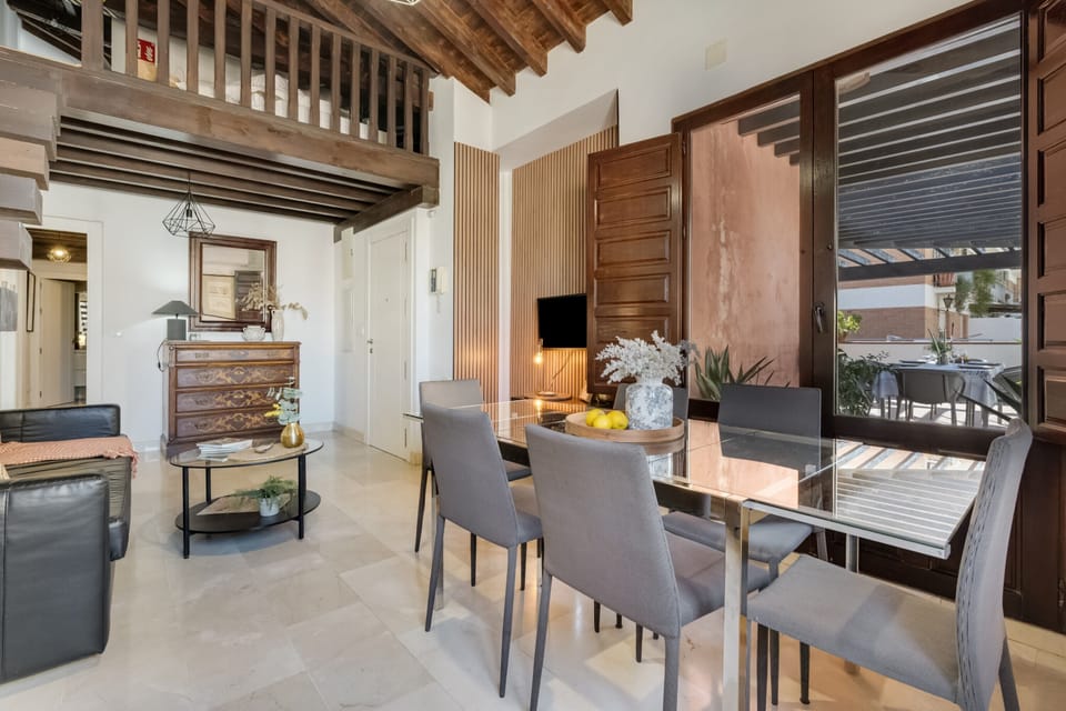 Apartment 'Lovegranada Centro Ático Montalban' with Private Terrace, Wi-Fi and Air Conditioning Apartment in Granada