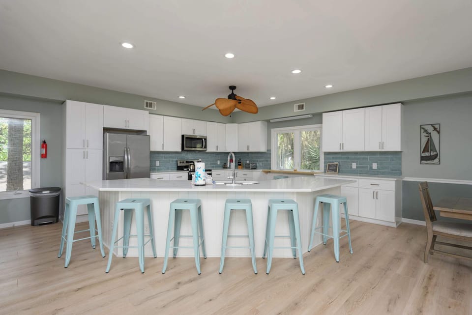 Remodeled & Modern – Cook with ease in a fully updated kitchen with plenty of counter space and sleek appliances.