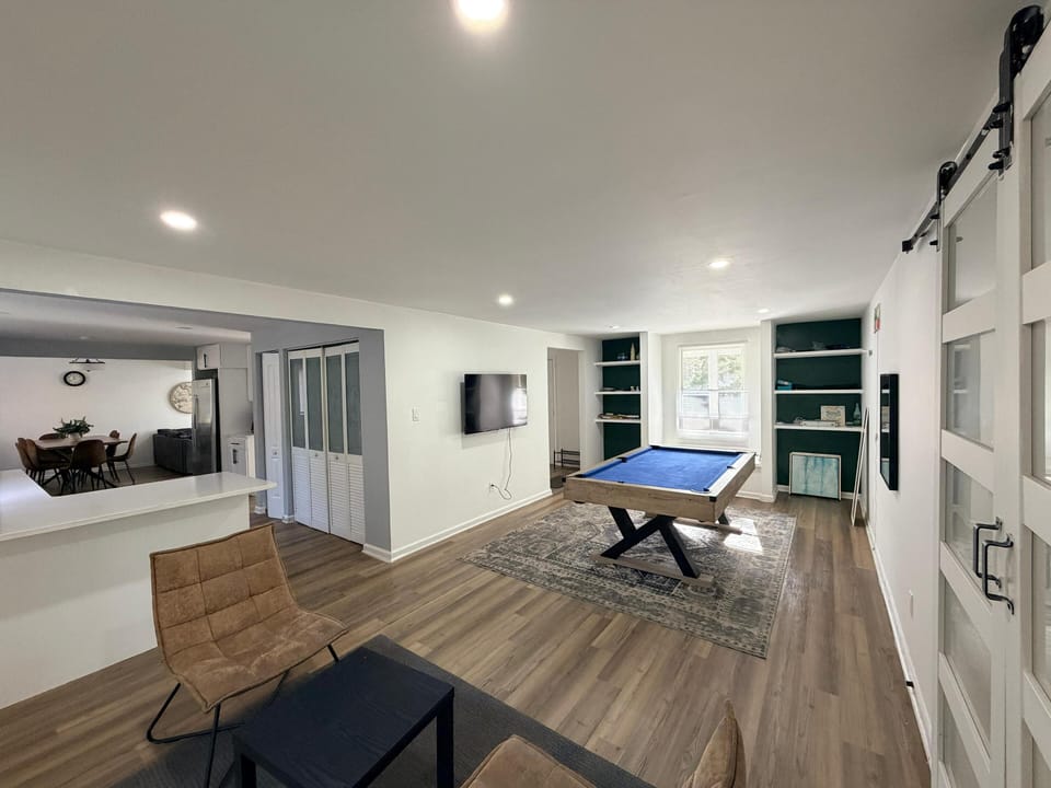 Enjoy endless fun and friendly competition with our full-sized pool table. Perfectly set up in a spacious, well-lit area, it’s ideal for game nights, gatherings, or a relaxing evening with friends and family. Equipped with cues, balls, and a comforta