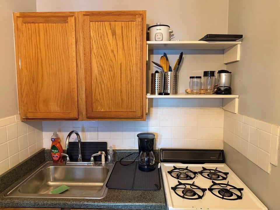 Coffee-ready mornings and chef-friendly nights await in this kitchen