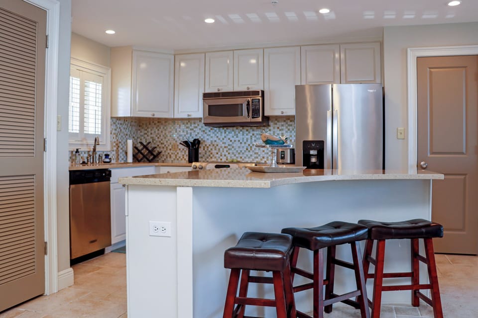 Kitchen Island with Bar Seating
