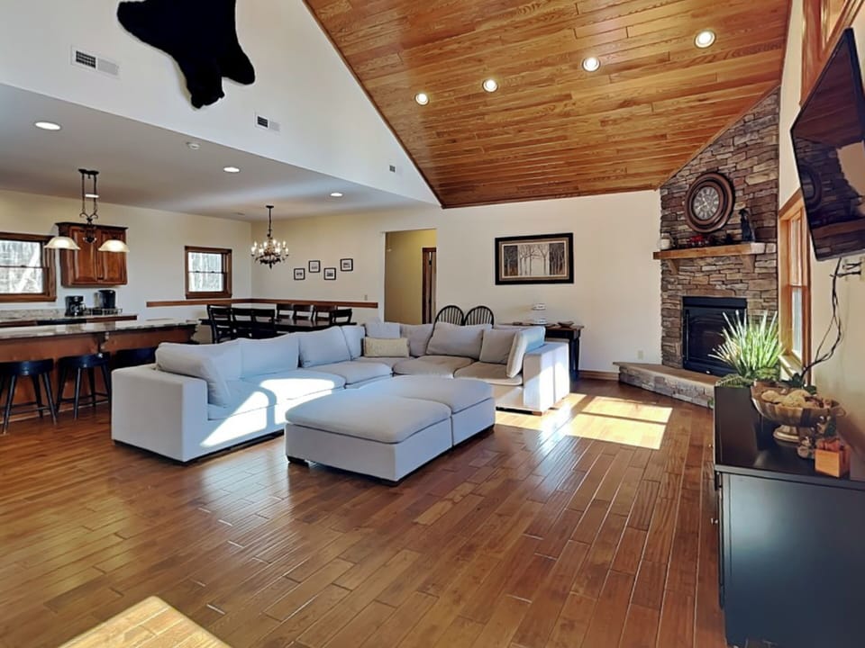 Living Room - TV, Fireplace, Deck Access