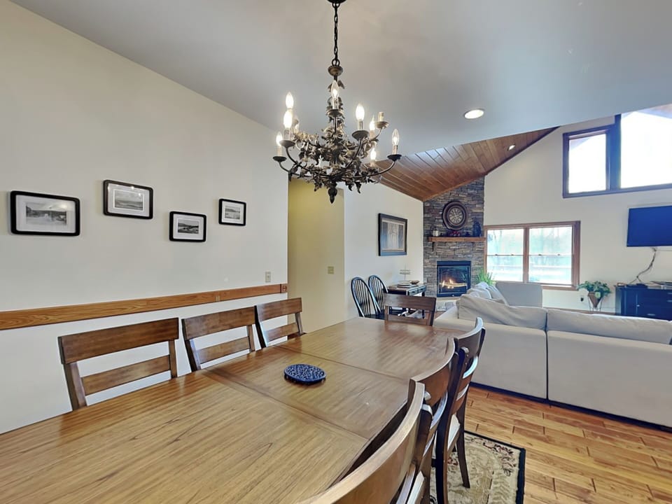 Dining Area, Seating for 8