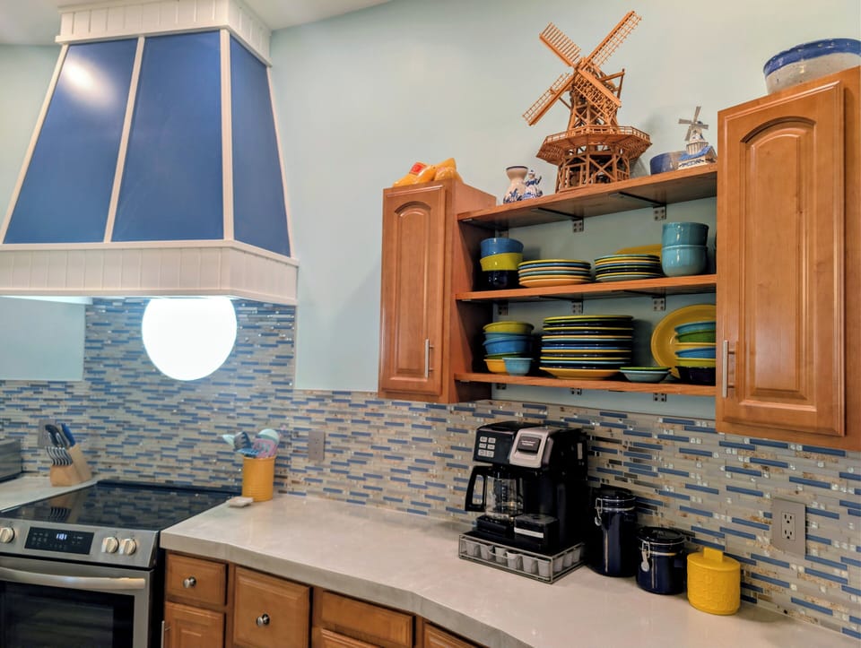 Full gourmet kitchen with extra appliances 