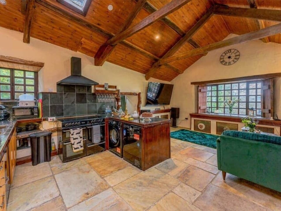 Open plan living / kitchen - washing machine, tumbler dryer, dishwasher, electric oven