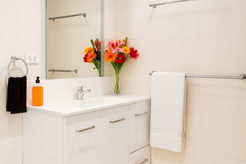 Modern Bathroom with Vanity and Shower – North Ward Accommodation