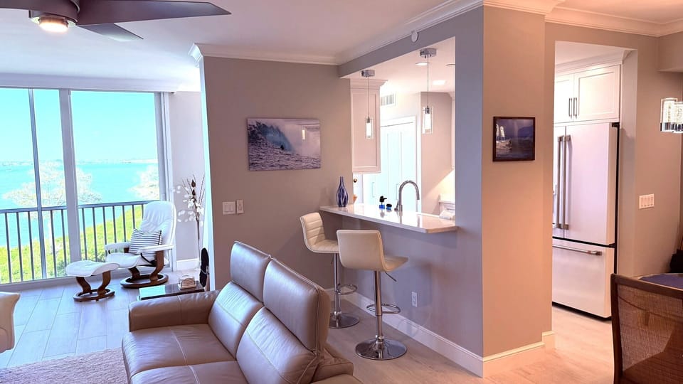 Kitchen seating peninsula